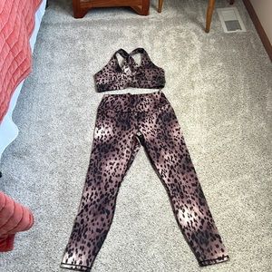 Fabletics leggings and matching bra never been worn no tags